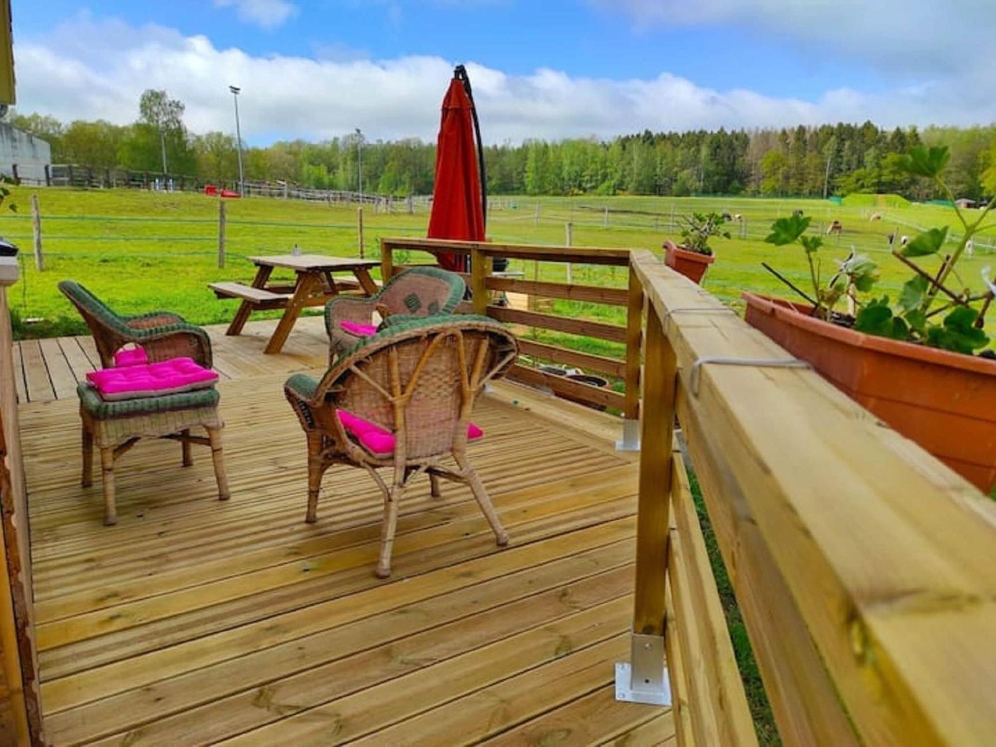 Cozy Holiday Home In Givonne المظهر الخارجي الصورة